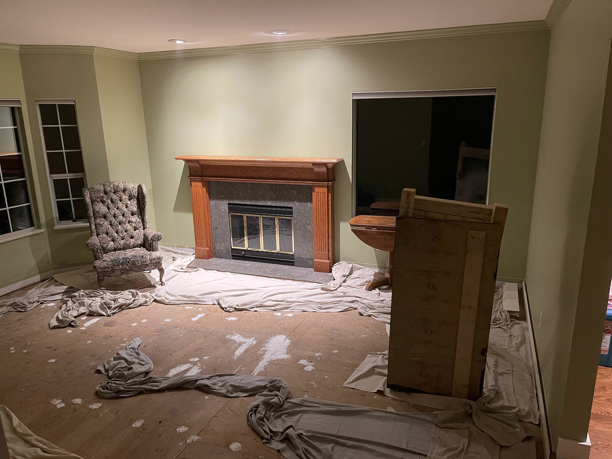 Living room before renovation - Lennox house